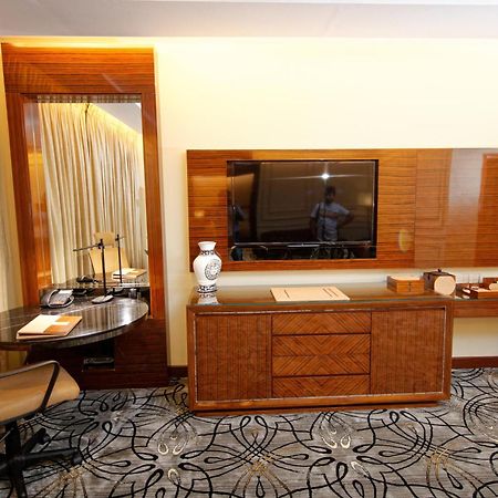 Royal Swiss Lahore Exterior foto A room at the Taj Bengal