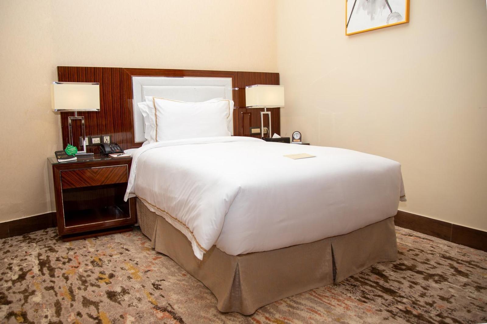 Royal Swiss Lahore Exterior foto A single bed