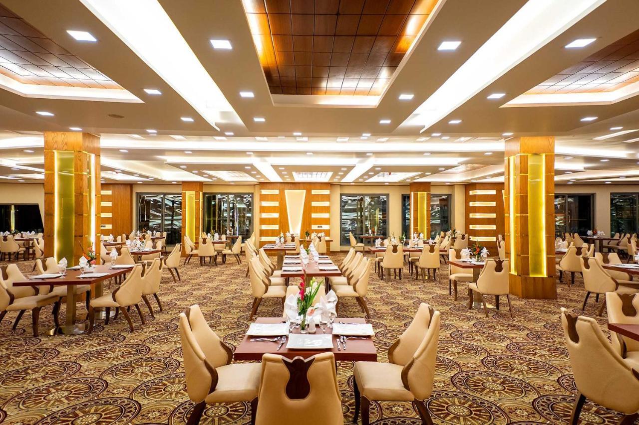 Royal Swiss Lahore Exterior foto The Grand Ballroom